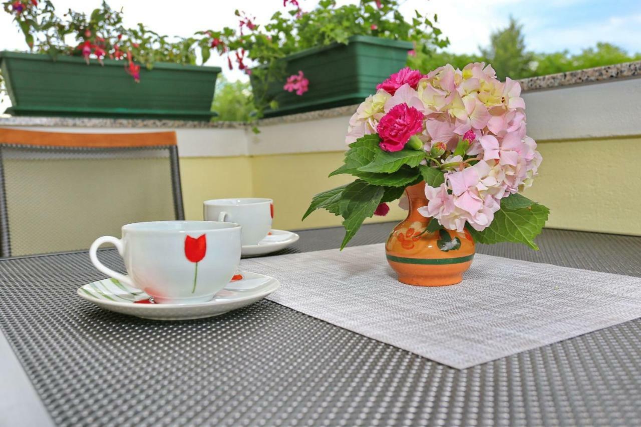Apartments Romansa Затон Экстерьер фото